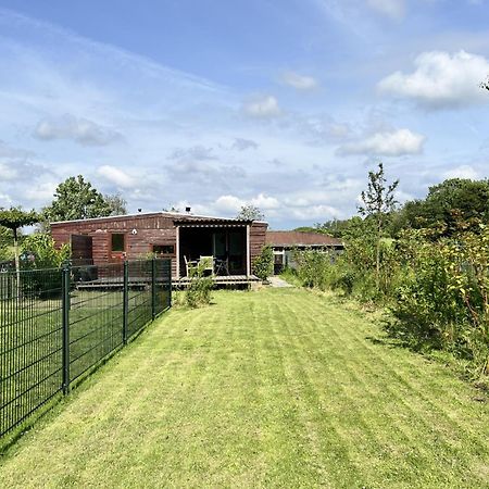 Vrijstaand Chalet Met Veel Buitenruimte En Veranda Zuid-Scharwoude Eksteriør billede