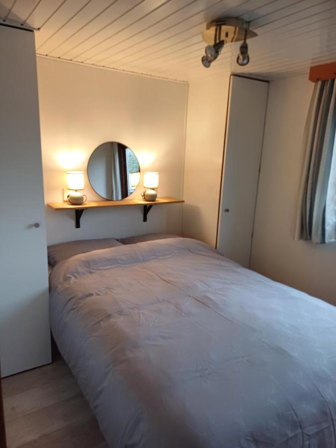 Vrijstaand Chalet Met Veel Buitenruimte En Veranda Zuid-Scharwoude Eksteriør billede