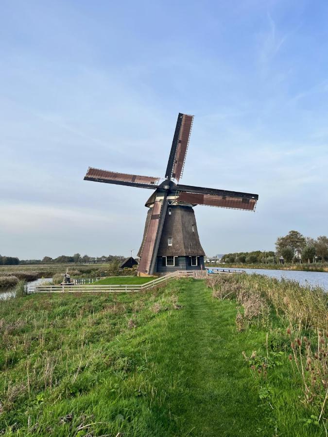 Vrijstaand Chalet Met Veel Buitenruimte En Veranda Zuid-Scharwoude Eksteriør billede