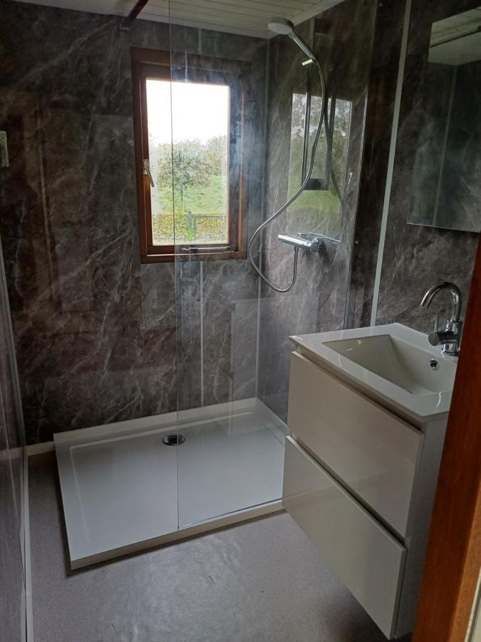 Vrijstaand Chalet Met Veel Buitenruimte En Veranda Zuid-Scharwoude Eksteriør billede