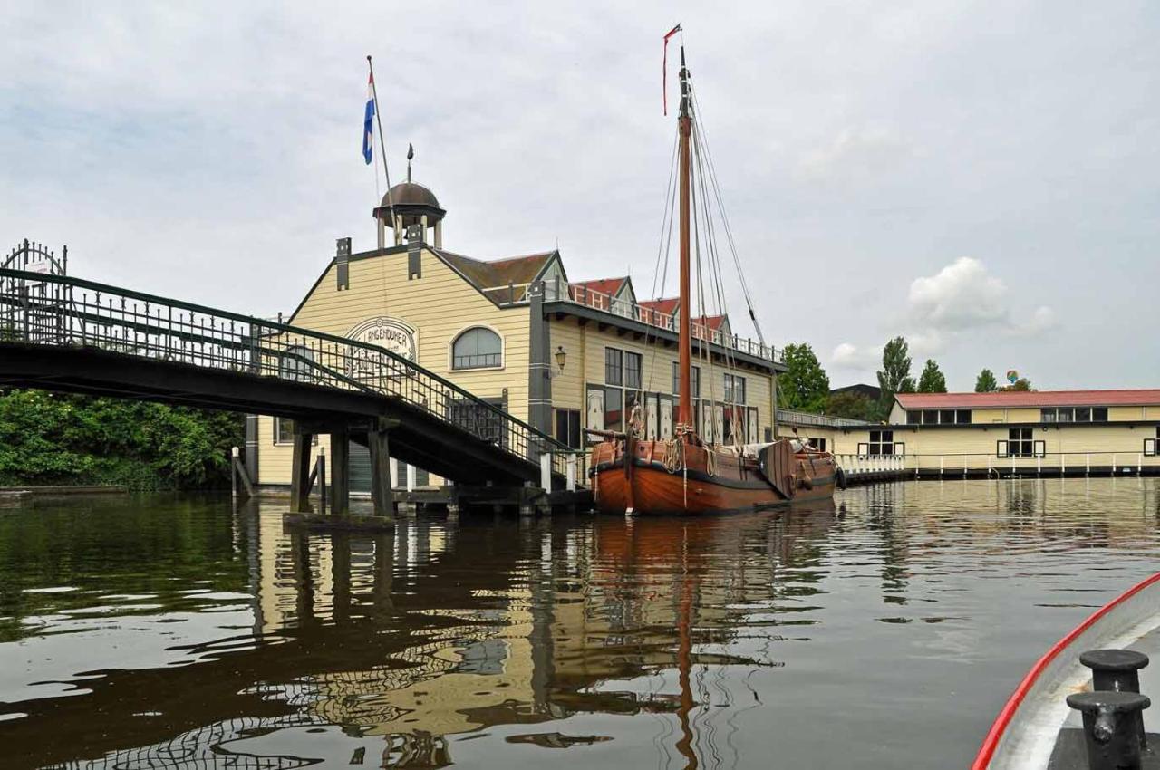 Vrijstaand Chalet Met Veel Buitenruimte En Veranda Zuid-Scharwoude Eksteriør billede