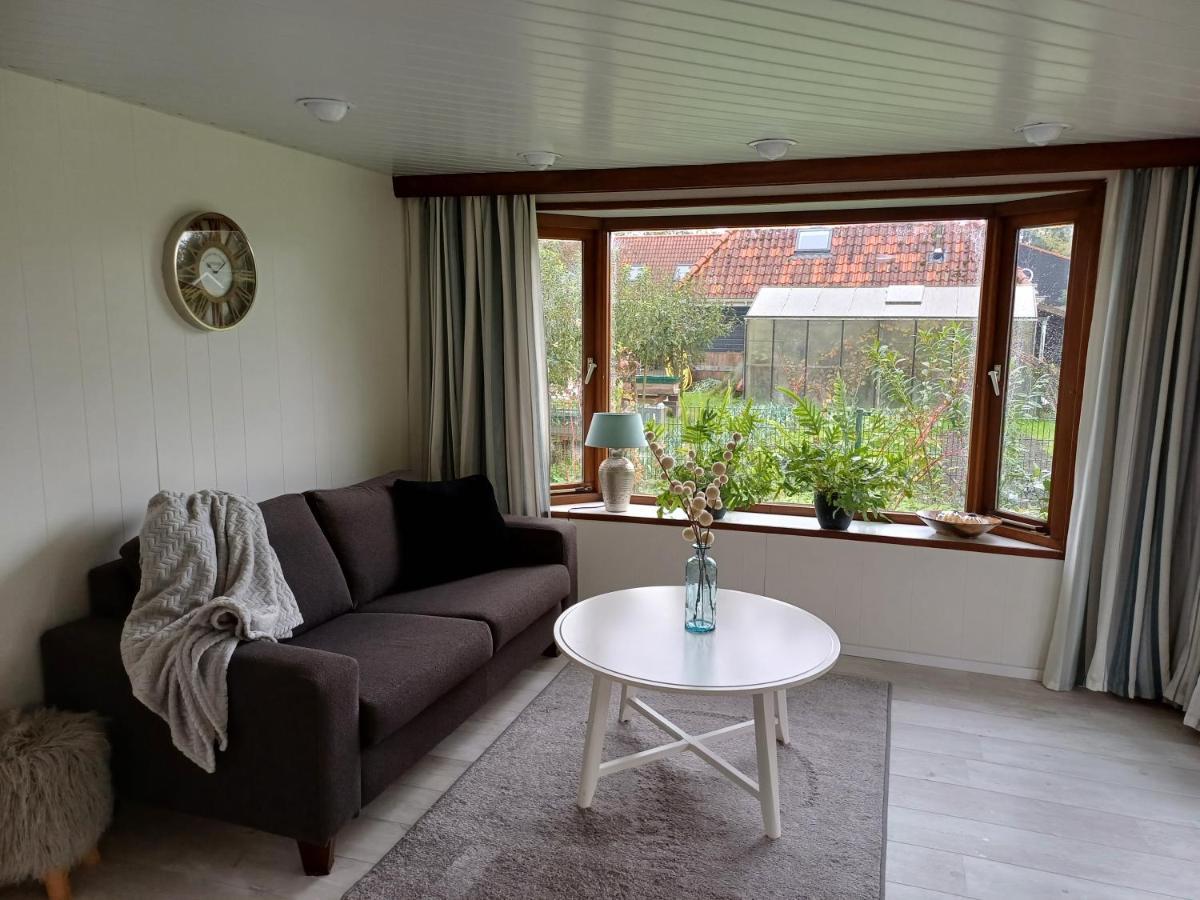 Vrijstaand Chalet Met Veel Buitenruimte En Veranda Zuid-Scharwoude Eksteriør billede