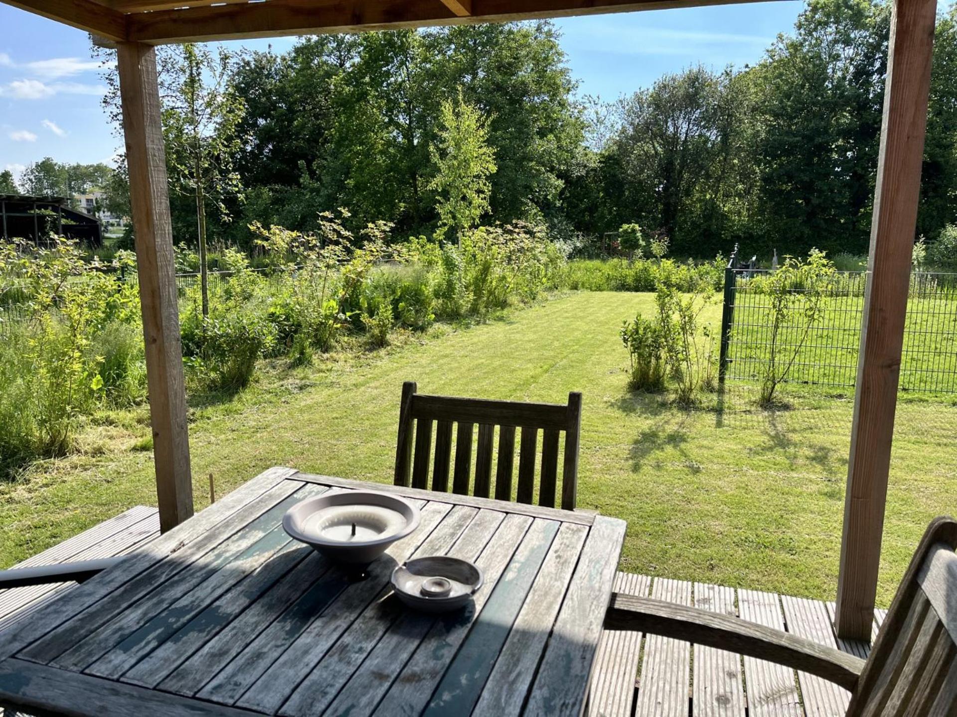 Vrijstaand Chalet Met Veel Buitenruimte En Veranda Zuid-Scharwoude Eksteriør billede
