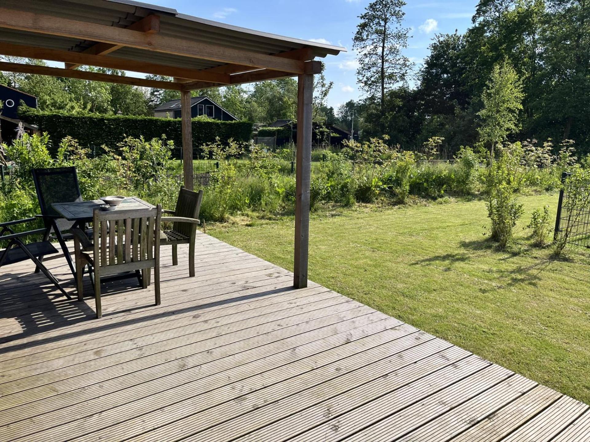 Vrijstaand Chalet Met Veel Buitenruimte En Veranda Zuid-Scharwoude Eksteriør billede
