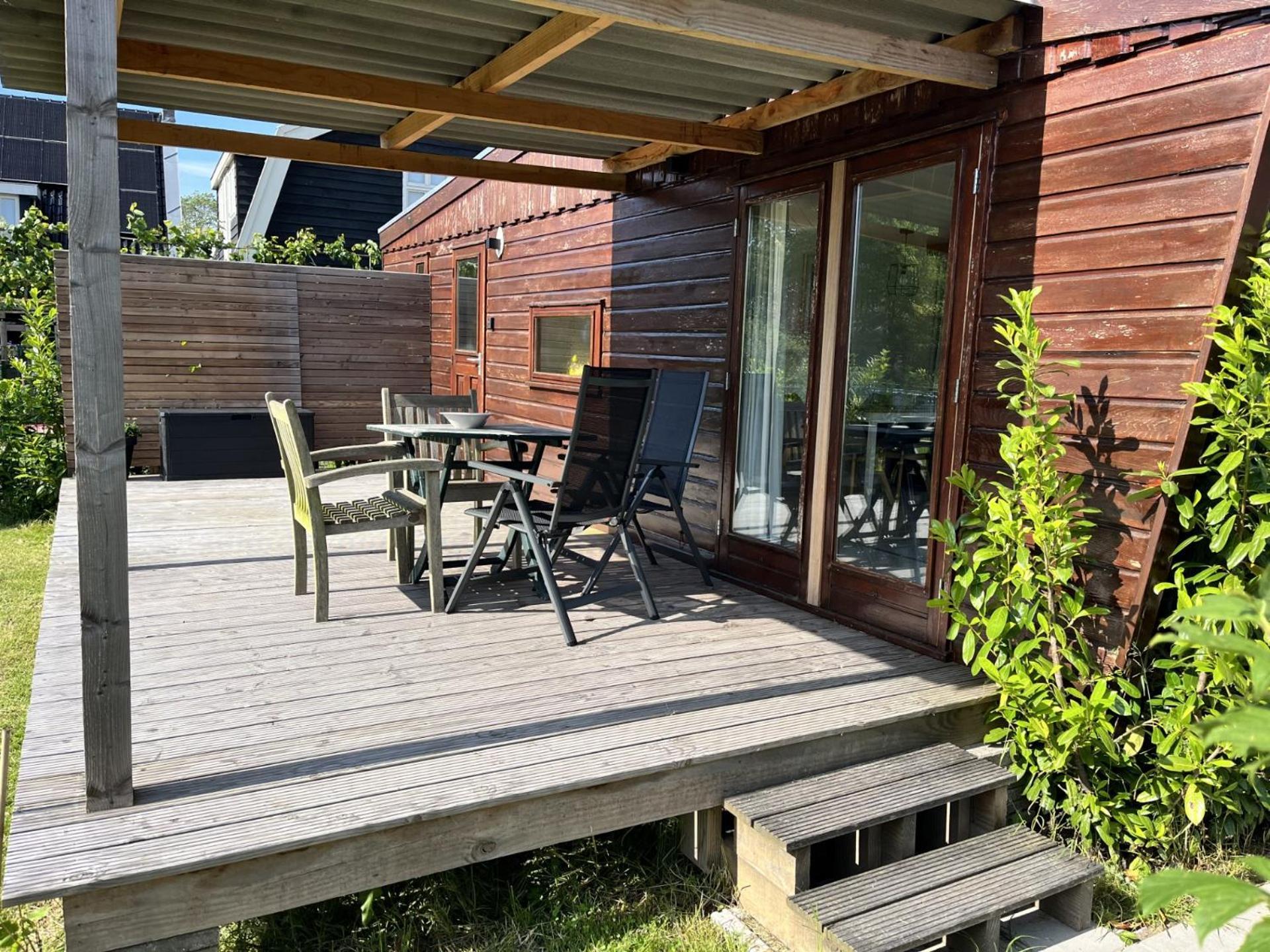 Vrijstaand Chalet Met Veel Buitenruimte En Veranda Zuid-Scharwoude Eksteriør billede